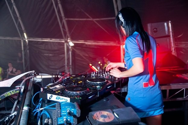 Spiral_Zed's tweet photo. Everybody does #FlashbackFridays or #ThrowbackThursdays so I'm gonna start #WindbackWednesdays
Heres a pic from 2011 of me playing on the #BlackStage at DEFQON1! 
#Hardcore #HC4Life #femaledj #festivals #SpiralDJ #djlife #inthemixpix #DQ1 https://t.co/ginm78qdSG