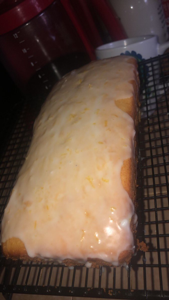 JewGotThemCakes's tweet photo. Had some fresh lemons. Lemon Brownies and Lemon Loaf anyone? 😍🍋 https://t.co/GdFhLf4zTq
