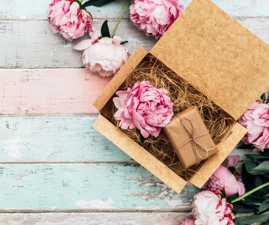 FragranceChat's tweet photo. Looking for the perfect gift for a loved one? Daisy, our virtual fragrance advisor, can help you find the perfect fragrance for your loved one. It’s free, easy to use and takes less than five minutes.
https://t.co/QF3zZKRSwj
#gift #perfume #fragrance https://t.co/c4cRInjjbO