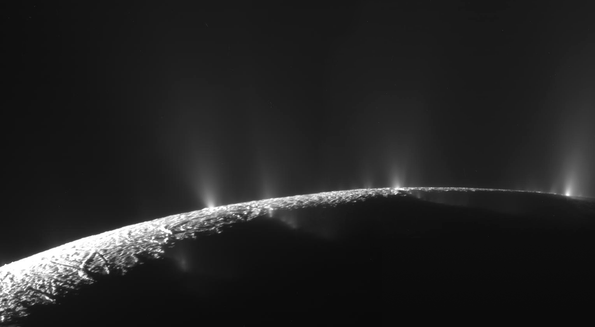 maximaxoo's tweet photo. #Space: new simulations indicate that Jupiter's fourth largest moon #Europa, like Saturn's moon Enceladus, ejects #water from its #SubsurfaceOcean into space. #WateryPlumes
► https://t.co/TCYGIhGlX7 via @maxplanckpress https://t.co/W29RSGE6gK