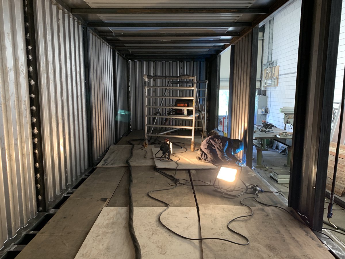 vosconbv's tweet photo. In #vlaardingen zijn we bij @vosconbv begonnen met het maken van #containers #behuizingen voor nieuwe gelijkrichter stations.

https://t.co/S9GhqFC0x4 https://t.co/AqDNOJ3tIV