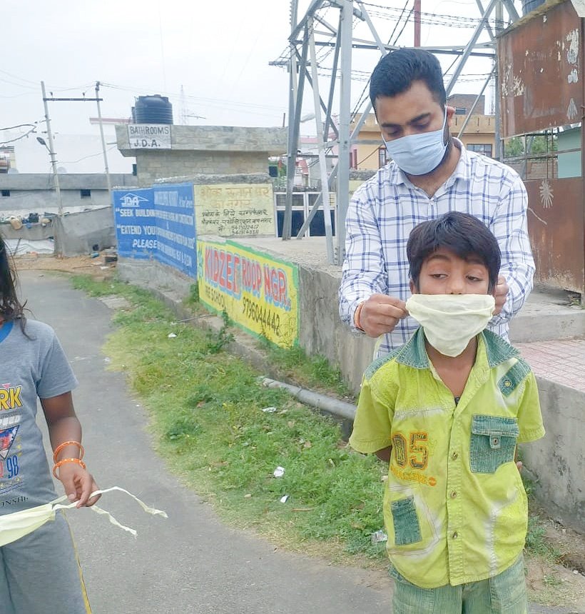 ShreySethi11's tweet photo. #MaskForAll
Continuous distribution of #Face_Cover and sanitizers have helped people a lot to fight against the virus, We should follow more and more precautions in the upcoming days to avoid the spread of COVID-19.
@narendramodi @Shubhrastha @rohit_chahal @BJYM @BJP4India https://t.co/lrv2WT6xrt