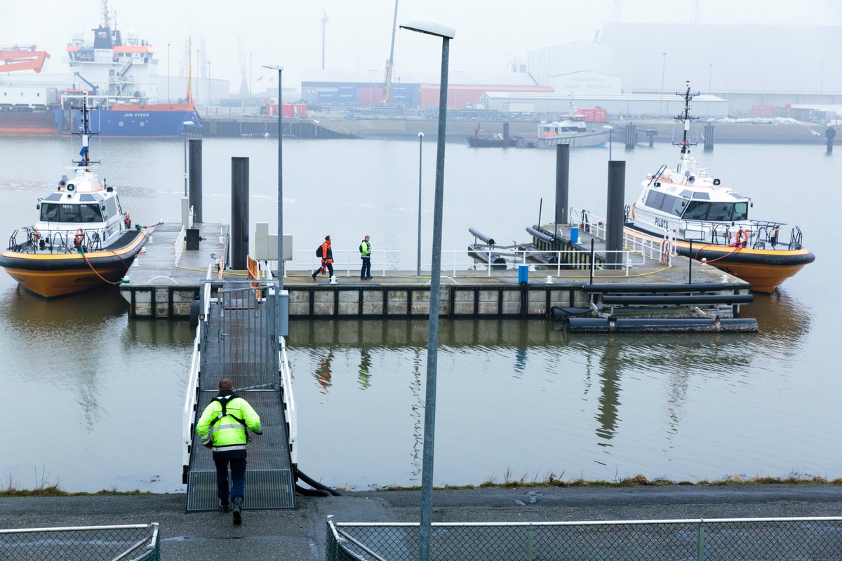 Voor de afdeling Loodsdienstcoördinatie in de regio Noord (Eemshaven) zoeken wij een enthousiaste Loodsdienstcoördinator/Gezel. Heb je interesse en beschik je over de juiste papieren dan zien we jouw sollicitatie graag tegemoet! #vacature bit.ly/3dGEVos