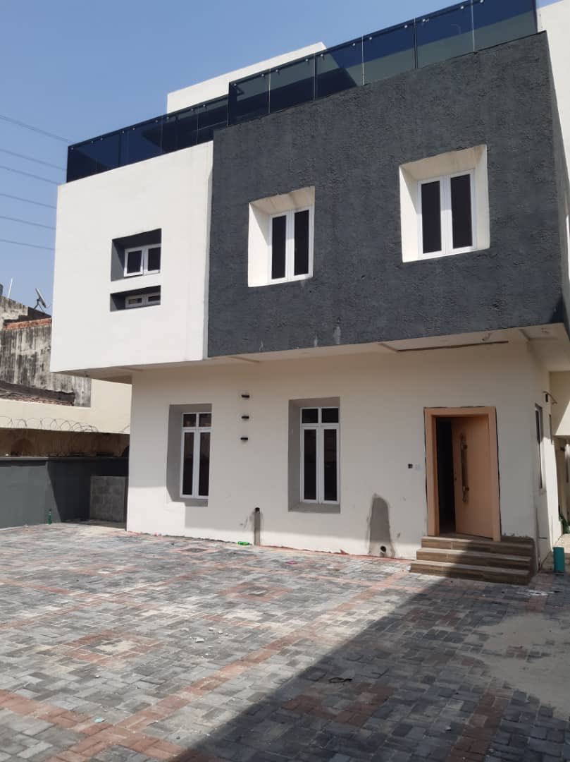 MattersEstate's tweet photo. Rise and shine. It is another day in paradise

 3 units of 5 bedroom duplex with one room cinema off Admiralty way Lekki phase 1.  Ground floor consist of large sitting room/ kitchen and a maid room , first floor consist of sitting room with three bedrooms and a room cinema. https://t.co/bGNlQQBcsZ