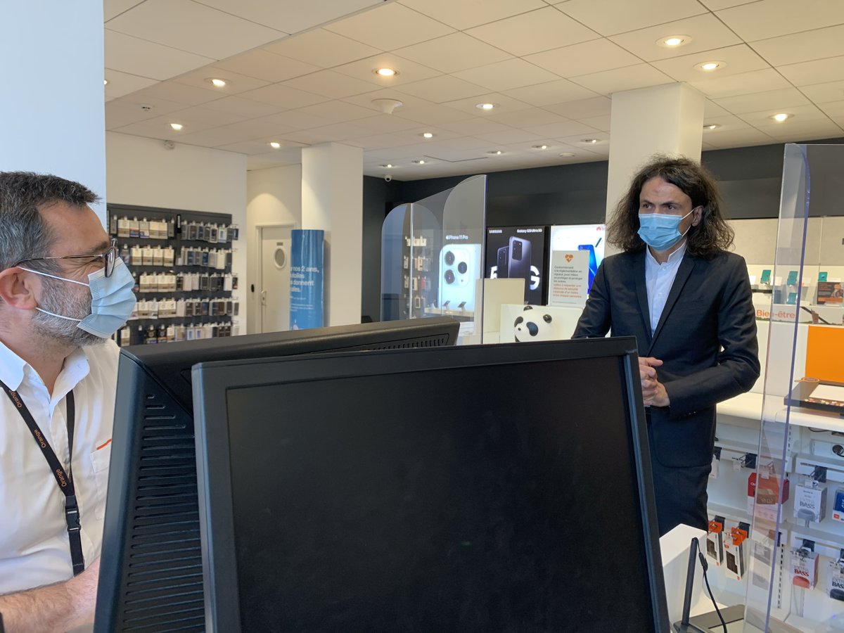 JacobsPierre's tweet photo. Nos boutiques rouvrent progressivement depuis lundi https://t.co/Qj1r1i6bCK : tous mes encouragements dans ces jours importants entre préparation et accueil #PourNosClients ! #HérosduRéseaudeDistribution 👏👏 https://t.co/MlG4FdwH5U
