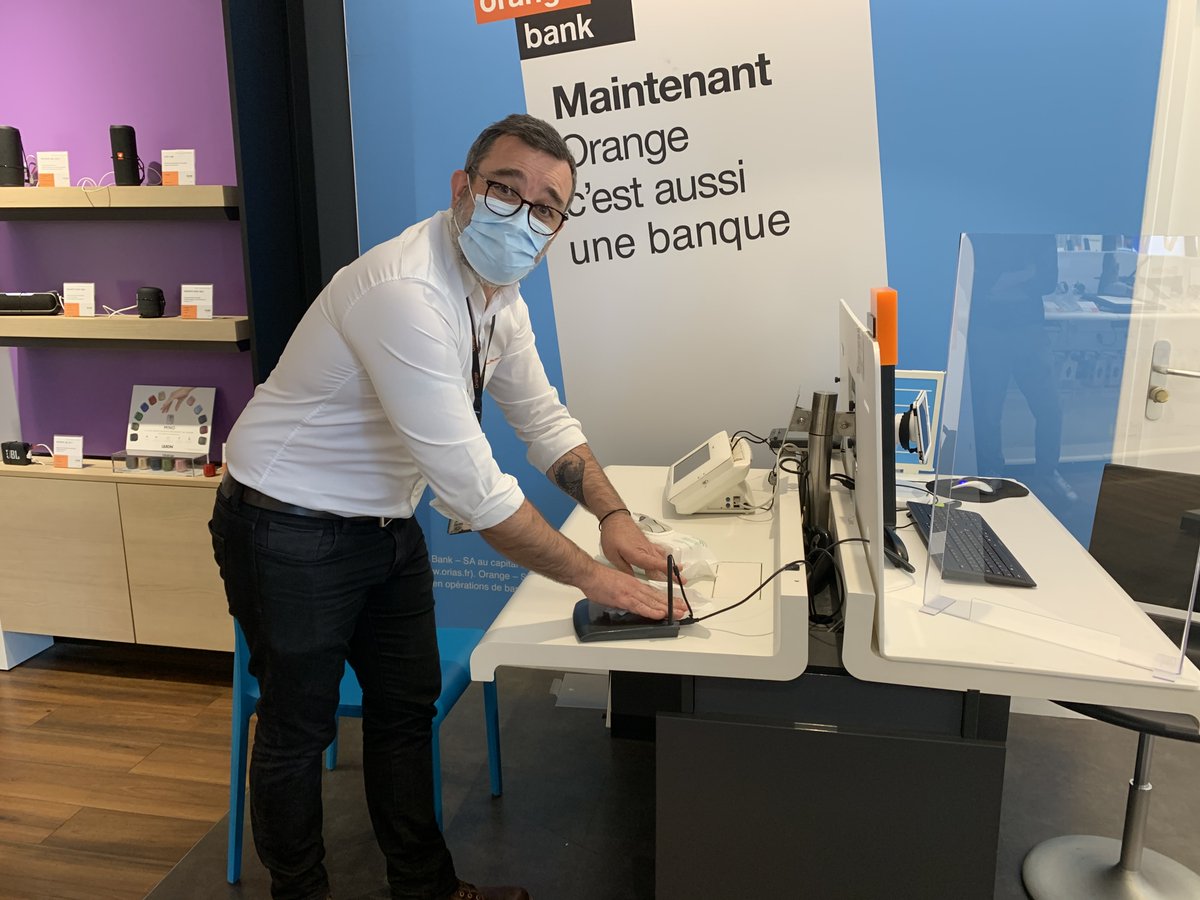 JacobsPierre's tweet photo. Nos boutiques rouvrent progressivement depuis lundi https://t.co/Qj1r1i6bCK : tous mes encouragements dans ces jours importants entre préparation et accueil #PourNosClients ! #HérosduRéseaudeDistribution 👏👏 https://t.co/MlG4FdwH5U