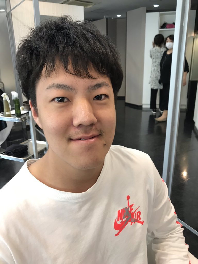 hanayabooster's tweet photo. 吉田優磨コーチご来店〜🏀
beforeとafterの写真違いわかりますか？
beforeが幼い感じでafterが大人になりました笑
ファンの方のために接写しました📷
#花耶はカットで岩手ビッグブルズを応援しています
#吉田優磨
#高価なパソコン買ったそうです
#カットで大人になりました https://t.co/UX1gnm8HDs