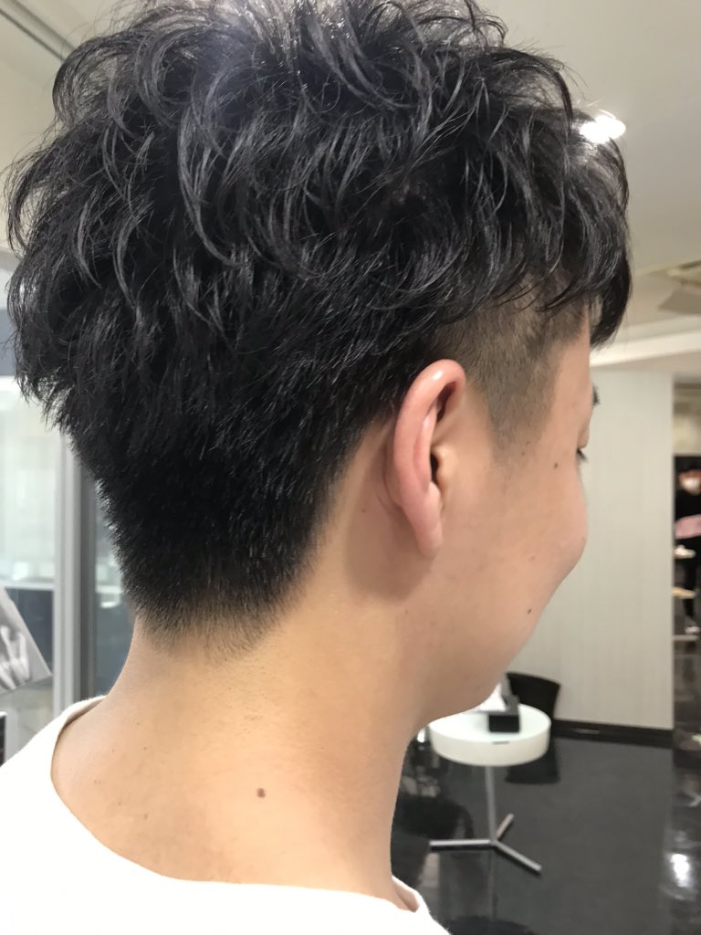 hanayabooster's tweet photo. 吉田優磨コーチご来店〜🏀
beforeとafterの写真違いわかりますか？
beforeが幼い感じでafterが大人になりました笑
ファンの方のために接写しました📷
#花耶はカットで岩手ビッグブルズを応援しています
#吉田優磨
#高価なパソコン買ったそうです
#カットで大人になりました https://t.co/UX1gnm8HDs