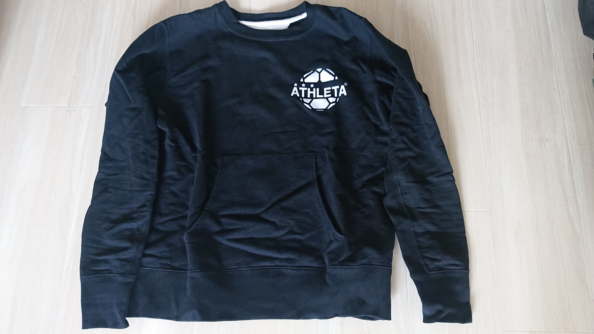 いっしー アスレタclassicoのsweat Crewはコットン100 のヴィンテージライクな肉厚スウェット 使い込む度に アスレタロゴがひび割れてきて いい感じでくたびれてくる 成長を楽しめる一枚 Classico Sweat Pantsと上下合わせて着ても洒落てます T いっしー アスレタclassicoのsweat Crewはコットン100 のヴィンテージライクな肉厚スウェット 使い込む度に アスレタロゴがひび割れてきて いい感じでくたびれてくる 成長を楽しめる一枚 Classico Sweat Pantsと上下合わせて着ても洒落てます T