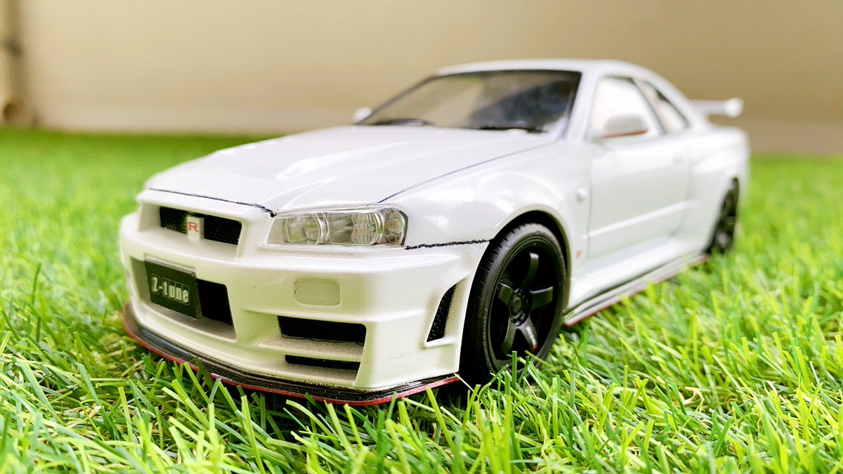 Koheihirate's tweet image. ✨プラモデル完成✨
ケースも買って背景を塗り、タミヤの箱の側面の部分を切り取り背面に貼り付けたのでコレで完成かな❗️
やっぱ自分の手で組み立てて色塗りもして〜ってやると愛着湧くよね😊
このR34Z-tuneの開発責任者は何を隠そう僕のチーム監督の田中利和さんなんです❗️#r34 #nismo #ztune #タミヤ