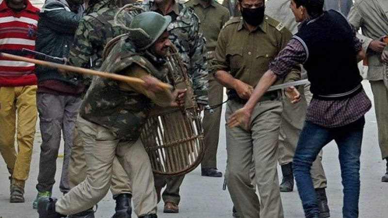 allkashmirforum's tweet photo. Indian police arrested 04 youth in #Pulwama, #JammuKashmir.
Civilians youth identified as #Shabbir_Ahmed, #Sheeraz_Dar, #Shafat_Mir & #Ishfaq_Shah from #Awantipora. Youth are residents of #Bathen, #Khrew.
#KashmirStillUnderCurfew
#AllKashmirForum
#283DaysCurfewInKashmir
@UN @hrw https://t.co/eV2O1hrBJI