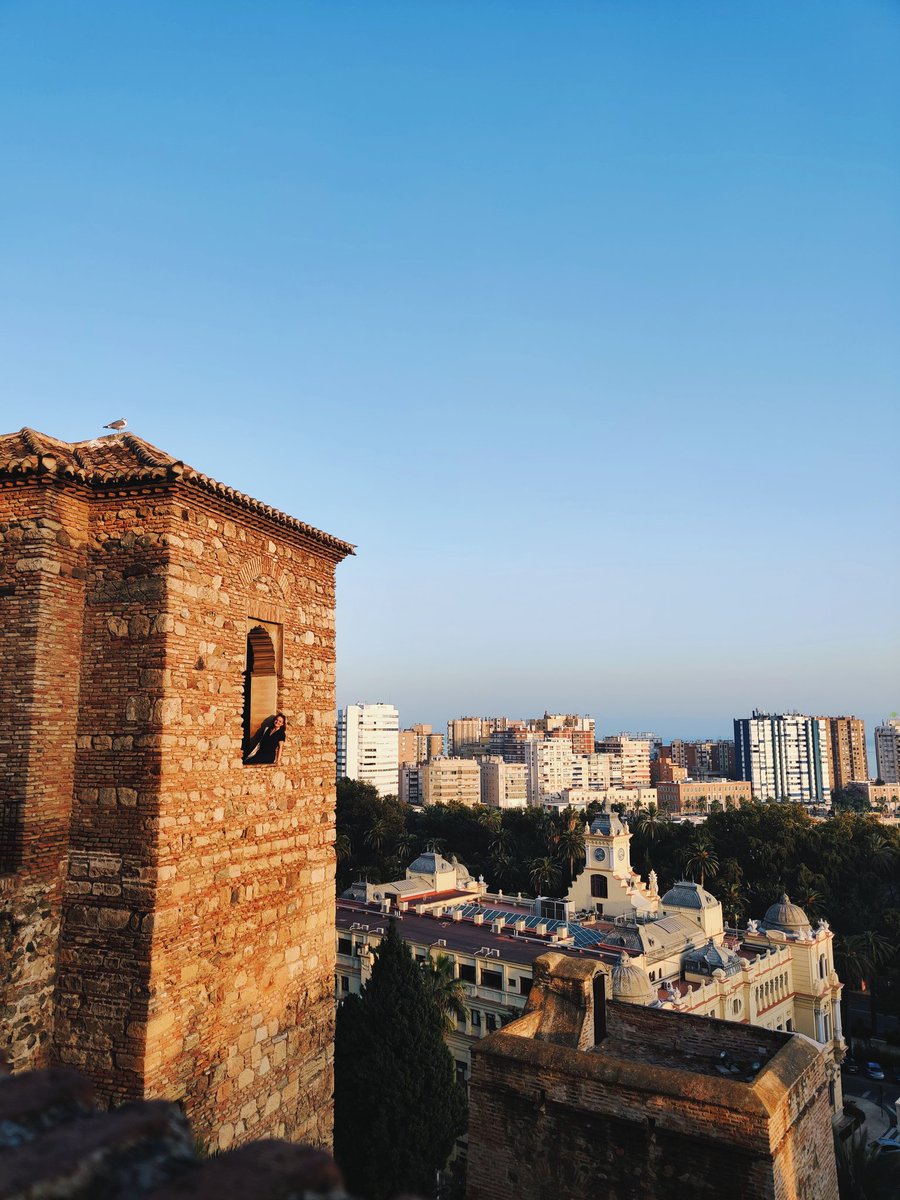 Dekat Malaga ni, the iconic landmark would be the towering Alcazaba, located right in the middle of the city center.For you to enter the area, you have to purchase the tickets.TIP 1: Come by on Sunday, it is free 