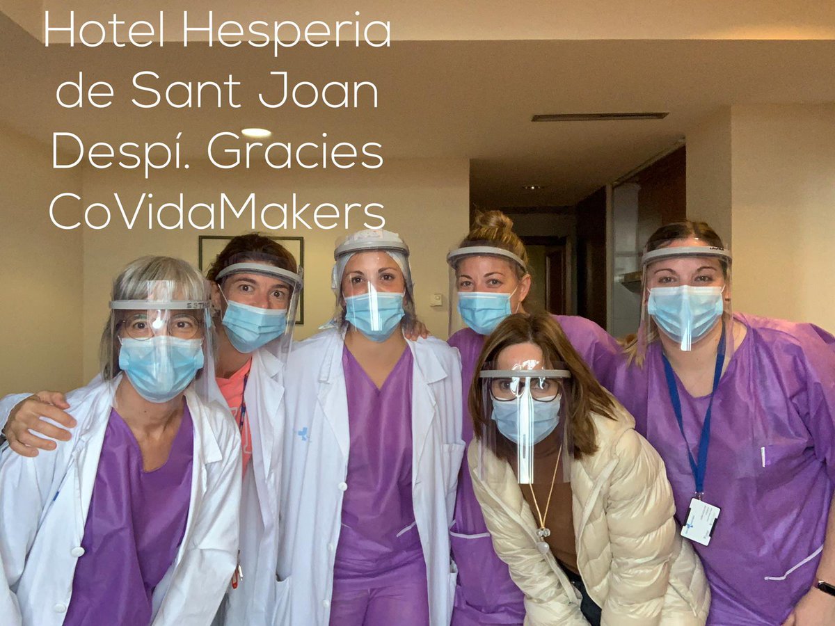 vi_makers's tweet photo. Ayer, en el #DiadelaEnfermería dedicamos nuestrosnesfuerzos a recordar a todxs lxs enfermerxs que han estado al pie del cañón durante la crisis #COVID19. Foto de @moniromaba repartiendo pantallas en un hotel-hospital. ¡Felicidades a todxs lxs enfermerxs! https://t.co/iuzsGNH16i