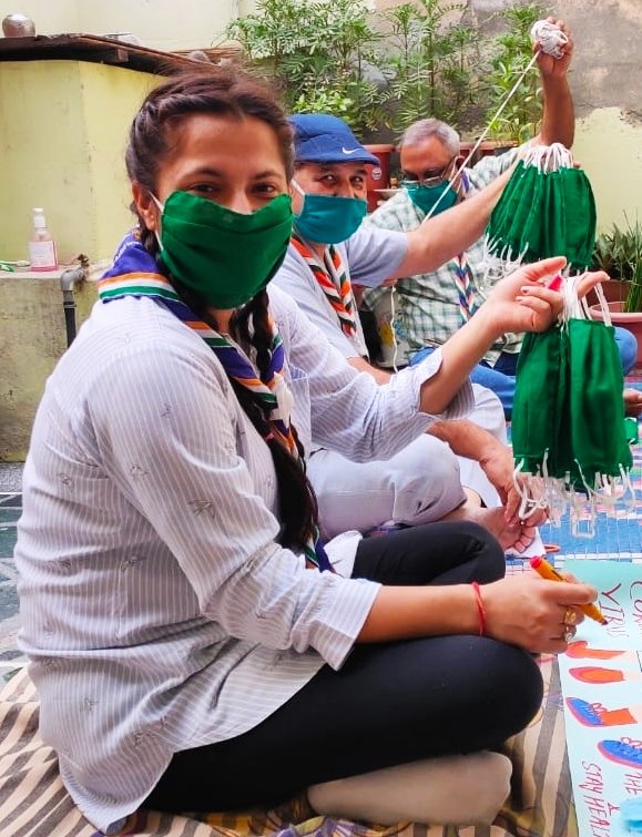 MohinderVerma11's tweet photo. Kudos Team Nrbsg Delhi Distt #Mask_Bank ~ मास्क बैंक के लिए स्काउट्स गाइड्स द्वारा कॉटन के मास्क बनाने का कार्य प्रगति पर ⚜️ #StayHomeStaySafe
#CoronaFighter @worldscouting
@bsgnhq @boyscouts
@BabluGoswami30 @rkkaushik2012 @KirenRijiju
N.Rly. Bharat Scouts & Guide https://t.co/nqBqEwUycN