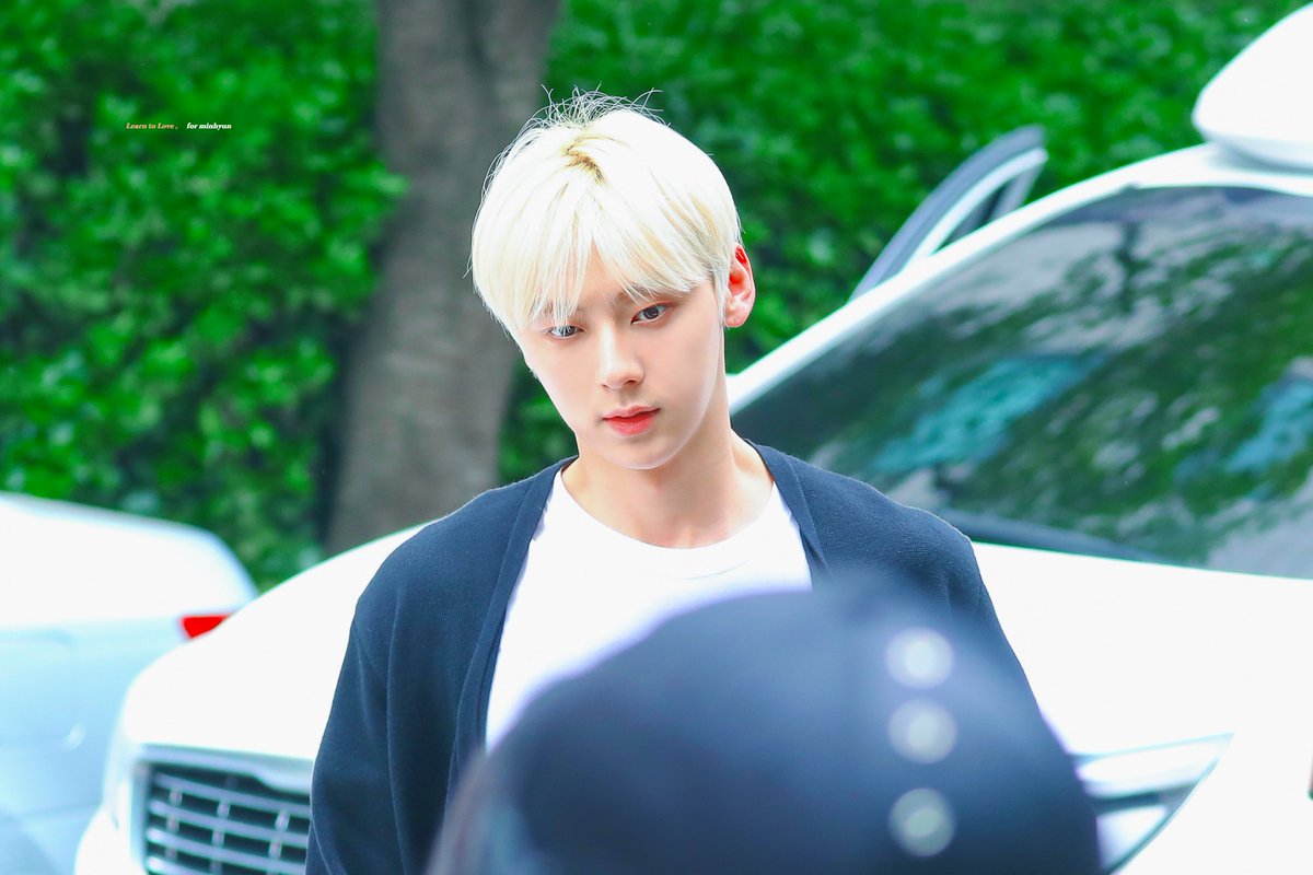 LearntoLove_mh's tweet photo. 200512 첫사랑재질 #황민현 https://t.co/xCzCHFNp4W