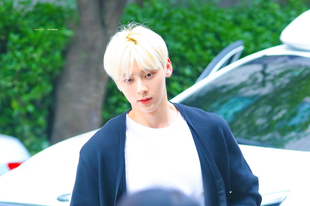 LearntoLove_mh's tweet photo. 200512 첫사랑재질 #황민현 https://t.co/xCzCHFNp4W