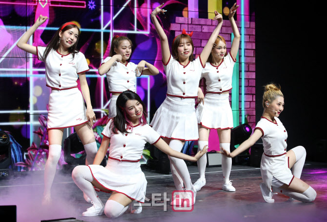 EX4ZKIBXQAEnFZR?format=png