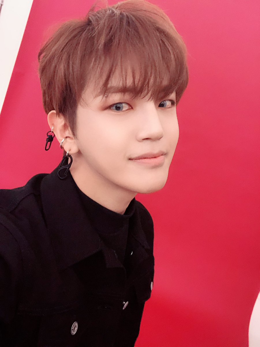 official_ACE7's tweet photo. [#에이스_동훈]
하나 하나 조금씩 이뤄갈 때마다
참 많은 감정이 들고 더 이루고 싶다는 열정이 생기는 거 같아요. 초이스도 같은 마음이겠죠?
우리 앞으로 잘 해봐요. 고마워요 초이스❤
#초이스 #에이스 
#언더커버10M #Undercover10M
#CHOICE #ACE https://t.co/jhS3bs7N7U