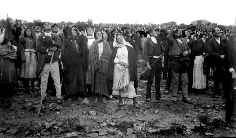 St_Marylebone_'s tweet photo. Fátima: 1917. Visions of hope and comfort. Look up! #EyesOpenInEaster #OurLadyofFatima @churchofengland @dioceseoflondon https://t.co/89c9o2YDur