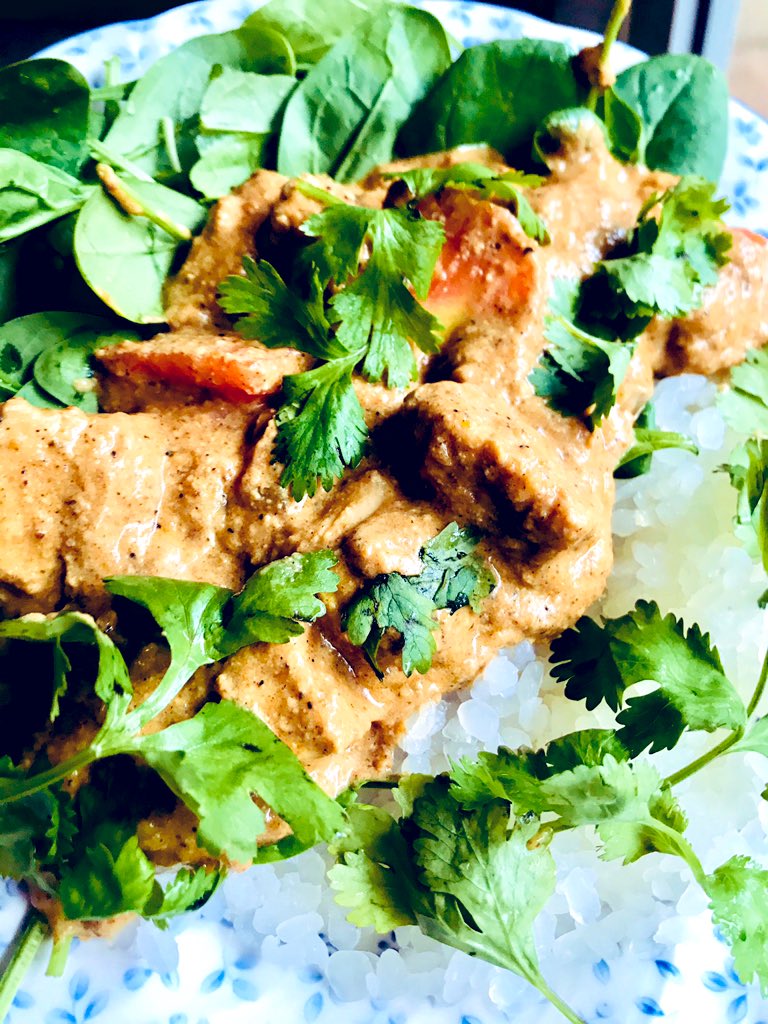 j0tweets's tweet photo. My healthy twist on Chicken Tikka - organic masala with everything low in fat high in flavor atop baby spinach and a spoonful of shiitake rice. Despite the low fat touch, i still felt sleepy after the meal. Oh dear. Blame it on #coriander overflow. #QuarantineCook  #StayAtHome https://t.co/gu7MhuEhYl