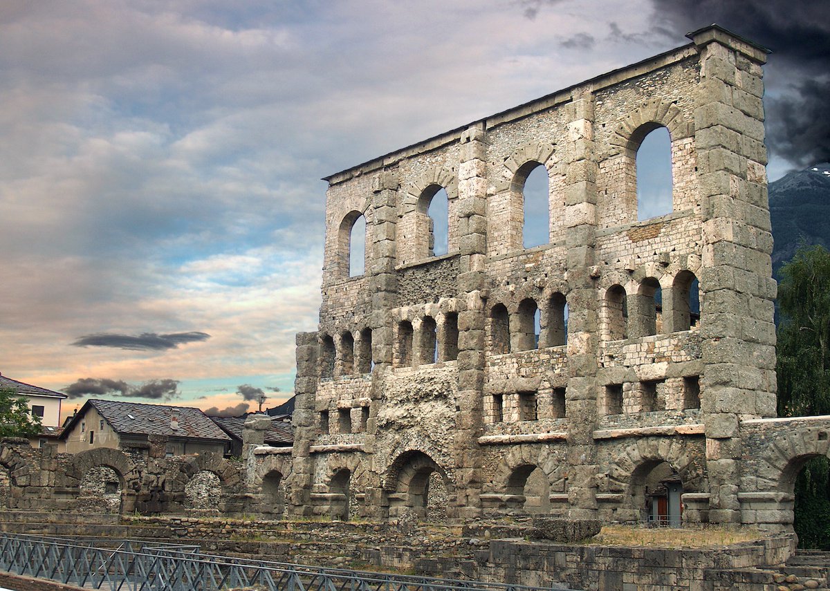 massimobray's tweet photo. Condivido l’appello degli operatori dello spettacolo della Valle d’Aosta; il mondo culturale e creativo è sottoposto ad una crisi gravissima.Torno a ribadire la necessità di creare un fondo destinato alla cultura per tutti i paesi dell’Unione #siamocultura https://t.co/EksKQhOG0h https://t.co/n6pvzpmAFi