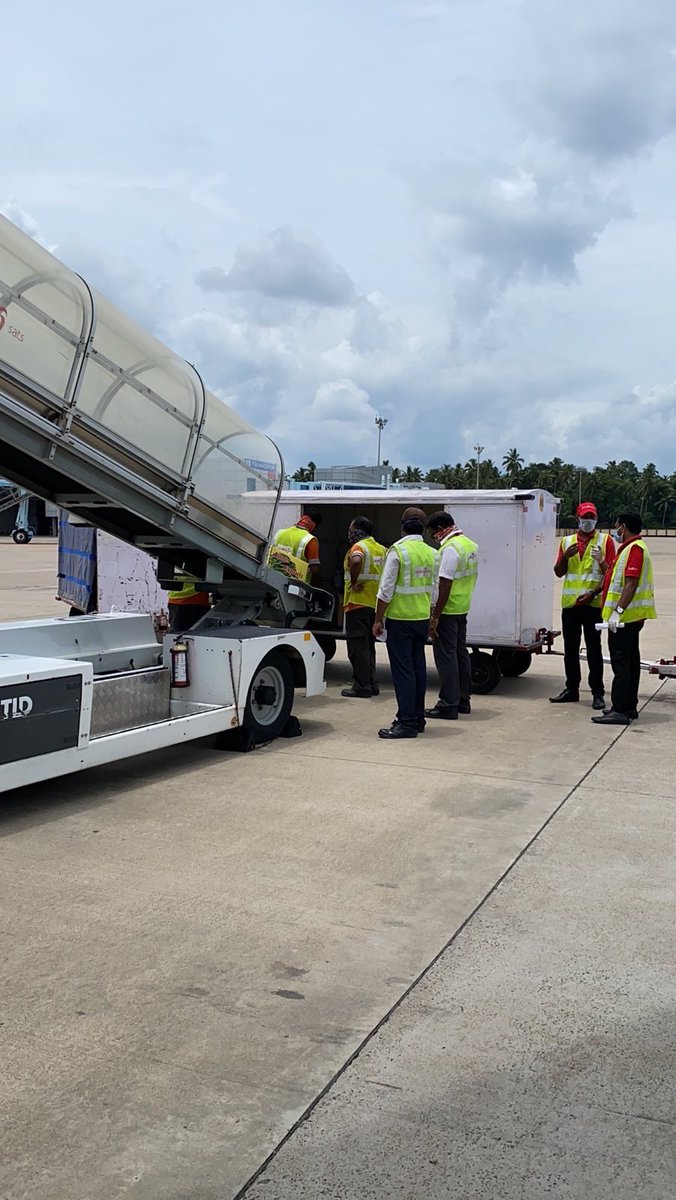 MaldivianAero's tweet photo. #Maldivian with 20310 Kgs of perishables -our highest record thus far! -has just departed from #TRV to @VelanaAirport.These successful freighters are a testament that our teams are focused on assuring the continuity of supply is being transported smoothly to communities.🇲🇻 https://t.co/gYhxSdG2ua