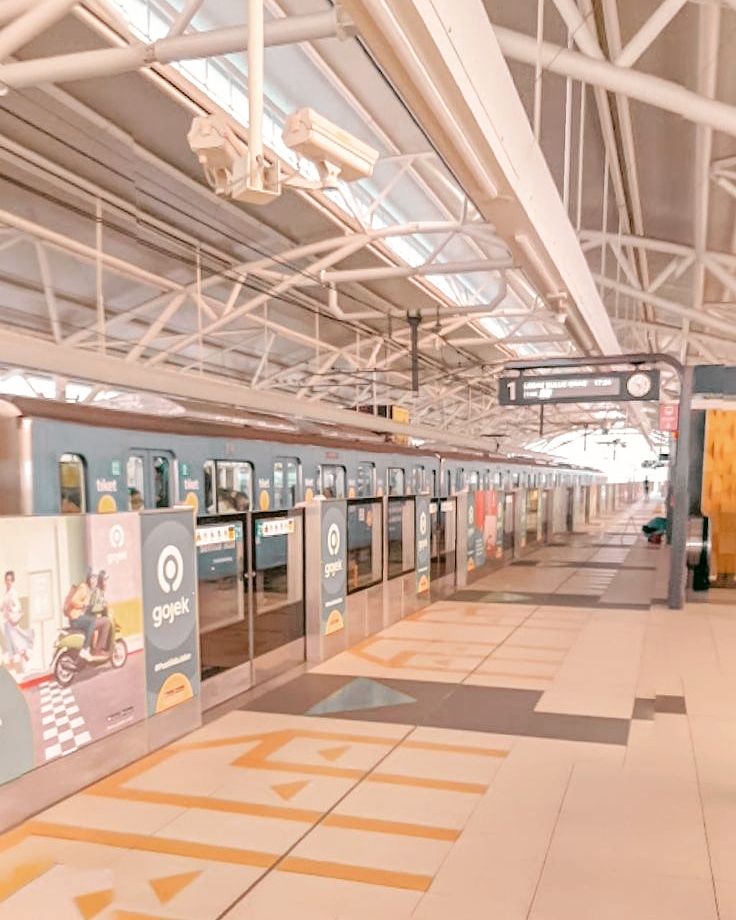 Menyakitkan saat rindu tak berujung temu.