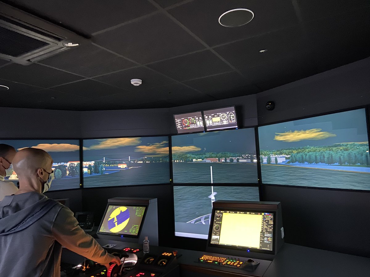 Simulateur de manœuvre ouvert Retour à l’entraînement 😷 #NeverGiveUp @PortBordeaux <a href="/BxMetro/">Bordeaux Métropole</a>