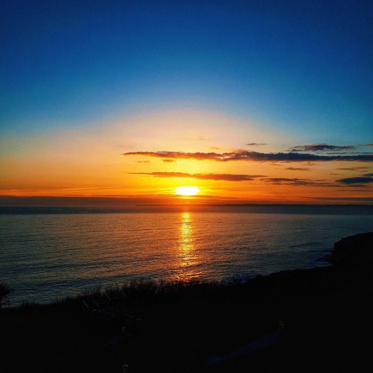PolurrianHotel's tweet photo. The hour before the sun finally dips below the horizon is a magical time. Hues of gold, orange, purple and red fill the sky.
#staysafe #stayalert #saveournhs #lovecornwall
#lovecornwalluk #polurrianmoment #polurrianonthelizard #polurriancove #lizard #lizardcornwall #nofilter https://t.co/LbWNOsBqBc