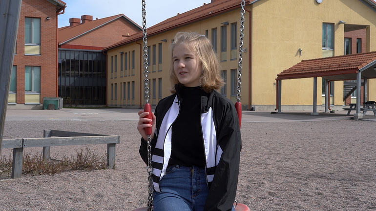 #Peruskoulut avaavat ovensa 14.5. alkaen kahdeksi viikoksi. Millaista on palata #koulu'un pitkän #etäopiskelu'jakson jälkeen? Jututimme Kartanonkosken koululla niin rehtoria kuin oppilasta vanhempineen. Katso #VantaaKanava'n video: vantaakanava.fi/kartanonkosken/ #Vantaa #Kartanonkoski