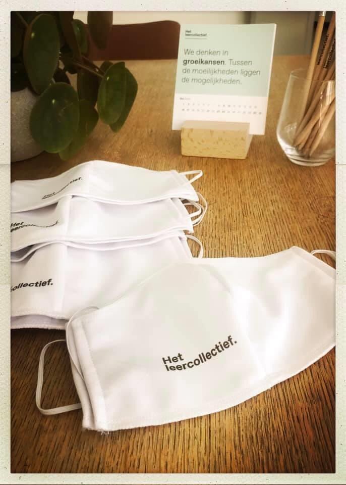 Zorg dragen voor elkaar ! Mondmaskers voor elk personeelslid van de scholengroep. #SamenIsBeter #SamenZorgDragenVoorElkaar #HetLeercollectief #Bedankje