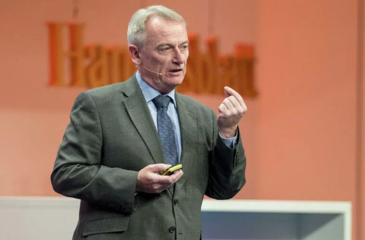 Doing Digital right with Chris Skinner, how banks are managing digital transformation hubs.ly/H0qswBc0 by <a href="/SimonCocking/">Simon Cocking</a> #banking #digitalTransformation #tech