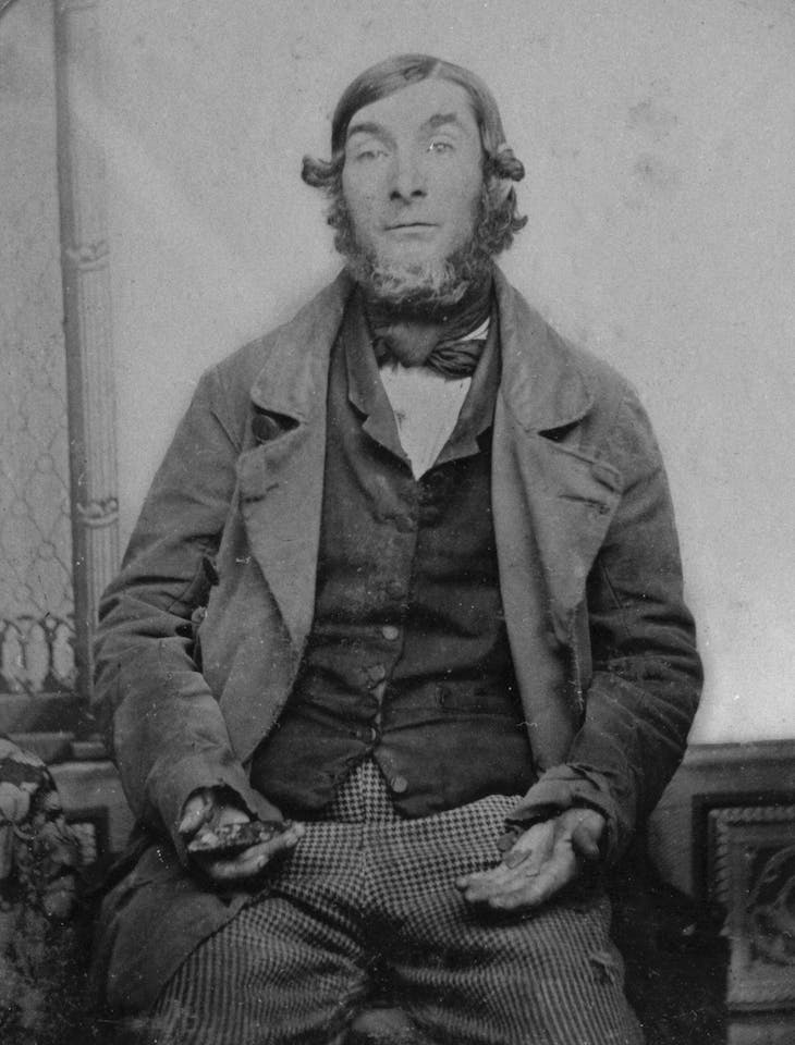 2/ This image is not dated or annotated but it may be one recorded as being taken in Devizes, Wiltshire in 1854. Versions with differing poses exist. Images  @ntlmuseumsscot &  @YorkMuseumTrust