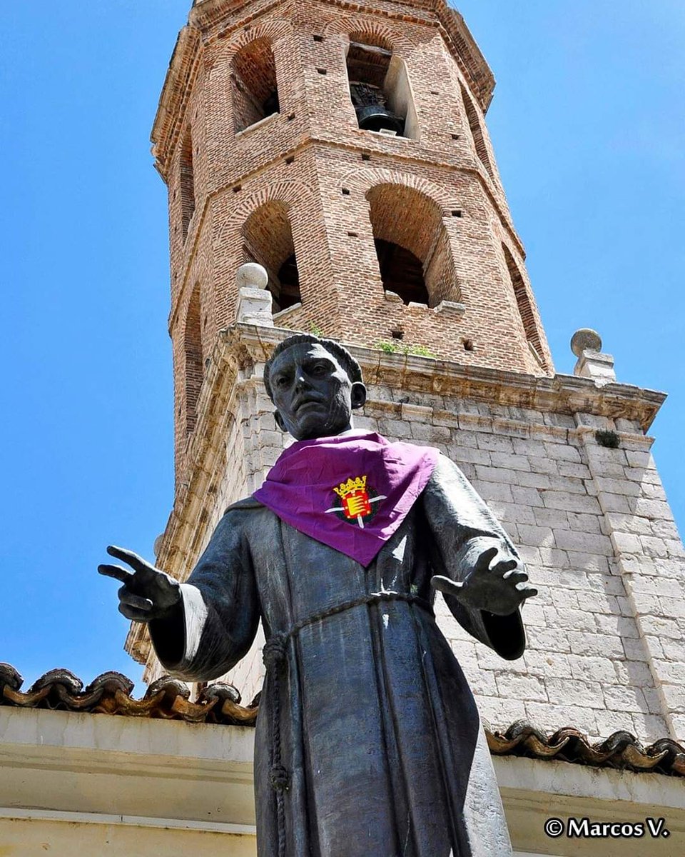 vallinquieta's tweet photo. Feliz día de San Pedro Regalado a todos los vallisoletanos. 💜

📸 @marcosvs84 
📍 Plaza del Salvador.

#valladolidinquieta #valladolidspain #valladolid https://t.co/GV0dJoWCTO