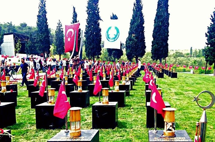 SametCanBicer's tweet photo. #soma #madenci Soma 301 madenci şehitliği. 13 Mayıs 2014 Rahmetle anıyoruz. https://t.co/KuvWPBxm7q