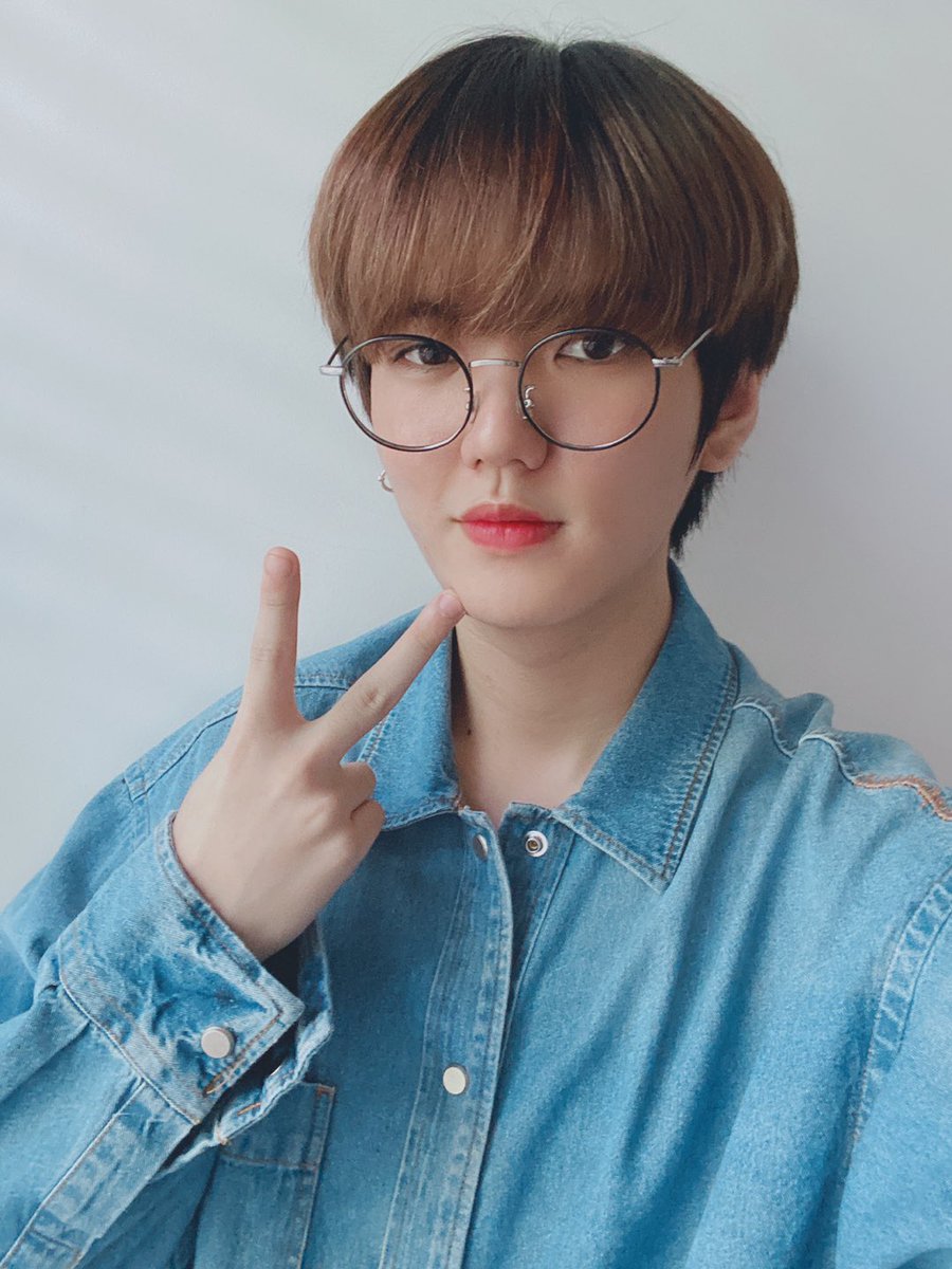UP10TIONDiary's tweet photo. [TRANS] 200513 Update

Glasses✌️ #UP10TION #HWANHEE #IAmAlwaysTheSame...✌️ 

trans: U10TDiary
https://t.co/oQ1PtTvwpi