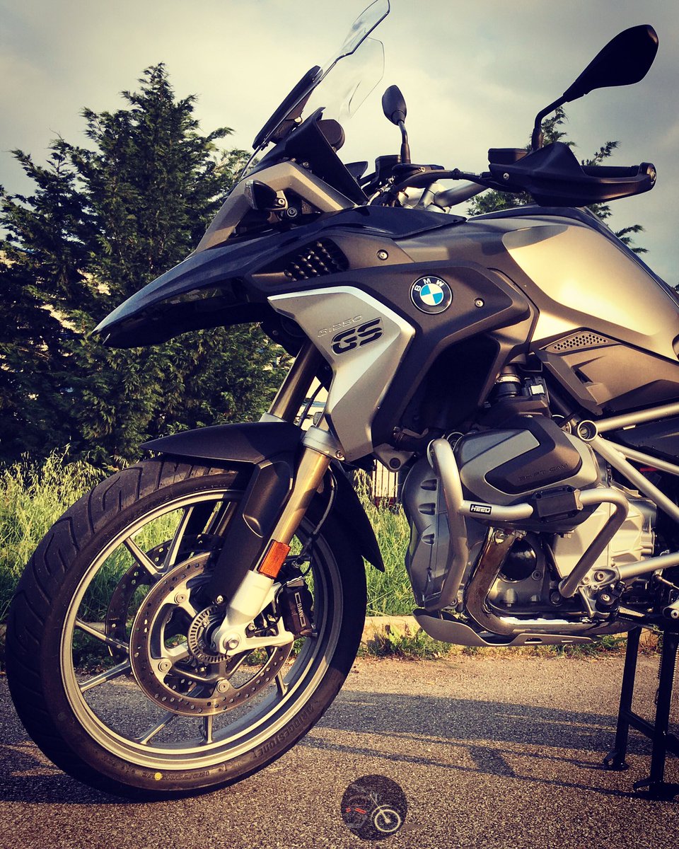 MotoTouringDay's tweet photo. Pronti per ripartire ? Tutti in moto ! 🔥
🏍✌🏼🏍✌🏼🏍✌🏼🏍✌🏼
#inmoto #mototouringday #insella #travelmoto #motociclismo #mtd #mototouring #travelmoto #mototrip
#motos #gs1250 https://t.co/x12UY7xIGN