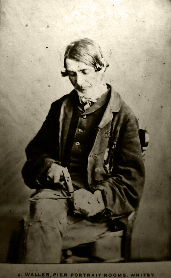 6/ In 1867, Flint Jack was imprisoned for 12 months in Bedford Goal for the theft of a Barometer. A portrait was taken while incarcerated (possibly the one below). A fund for his rehabilitation was set up by no less than  #Charles  #Dickens and  #Lewellyn  #Jewitt.   @WhitbyMuseum