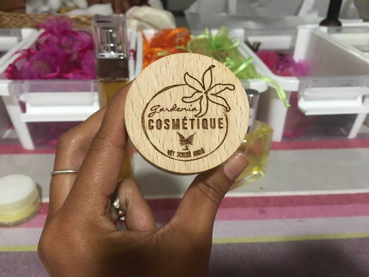 kanakwoman's tweet photo. Savon, parfum, crème hydratante, des produits fabriqués par #GardeniaCosmetique, une entreprise locale dirigée par une jeune entrepreneuse kanak Soubama https://t.co/r7MHfIasFP produits sont fabriqués avec des ingrédients naturels et #ecosert https://t.co/C2yOR5q6Uc