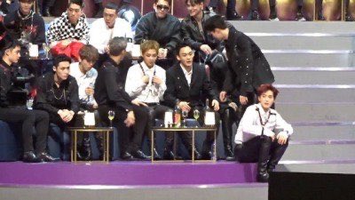 During MAMA 2016, EXO were not given enough seats. Junmyeon proceeded to sit on the floor so the rest of the members can sit comfortably on the couch.