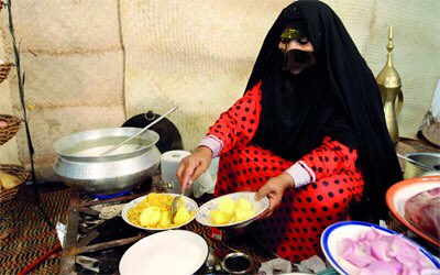 إلى كل إمرأة أم بنت أو أخت أو زوجة أطعمت أهل بيتها في شهر رمضان اللهم أطعمها من ثمار الجنة واجعلها من أهلها يا رب🤲