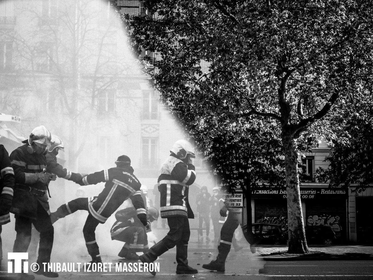 [ THREAD PHOTO 15/16 ] 28/1/2020 – Les "Pompiers en colère" – Après des heurts avec les FDO lors d’une 1ère manif le 15/10/19, les  @PompiersFR retournent dans la rue, dans une ambiance tendue. Après une manifestation électrique, des rixes ont lieu autour de barres ponts des FDO.