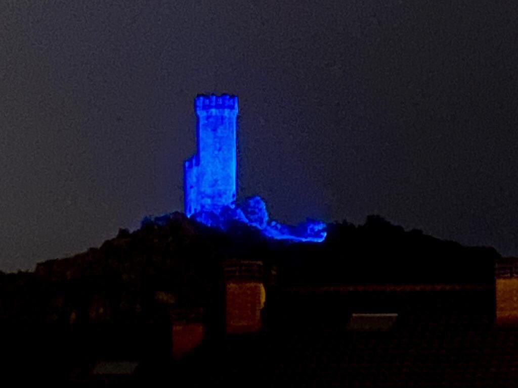 Tmoralujan's tweet photo. Ayer fue el DÍA INTERNACIONAL DE LA ENFERMERÍA y en #Torrelodones se iluminó de azul para recordar a tod@s l@s enfermer@s de Torrelodones, Madrid, España, Europa, del Mundo, por su esfuerzo y dedicación  @Varcosmartin 💪 @AlfredoGPlata @vxtorrelodones @ayto_torre @Torrelomola https://t.co/RIL1DhM8Pf
