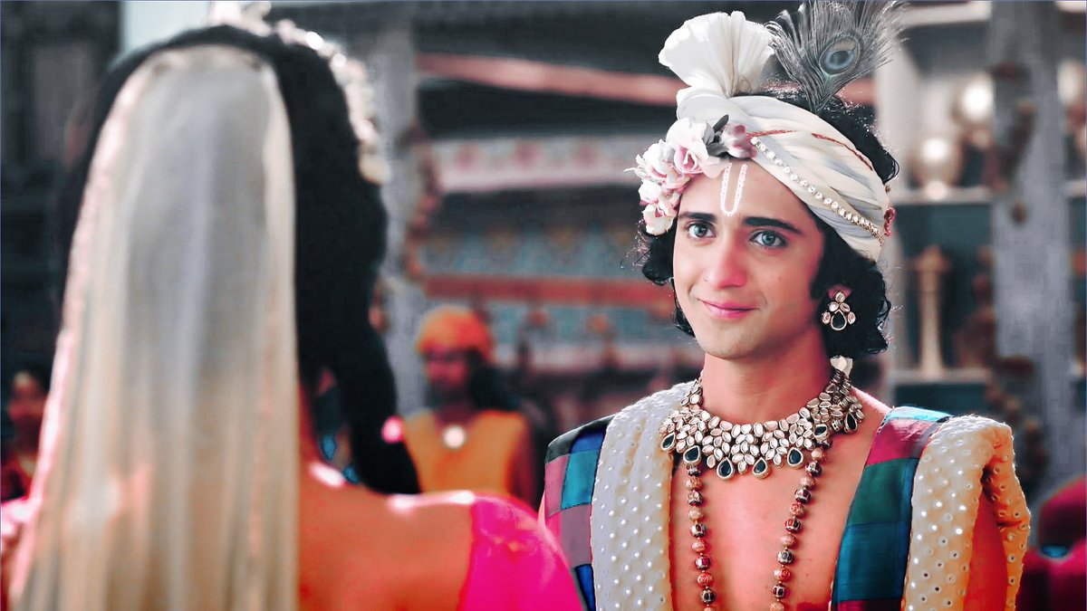 for a moment it felt like she had seen someone who was the reason, her heart was beating #RadhaKrishn