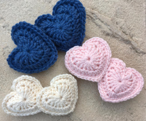 LG_NHS's tweet photo. Knitters...WE NEED YOU! We’re asking for anyone with knitting or crocheting skills to knit matching pairs of hearts. One of the hearts is given to the patient, and one is kept by the loved ones at home, creating a connection they can hold onto: https://t.co/I1stdNeCH7 🧶💕👏 https://t.co/IwJplUZnfD