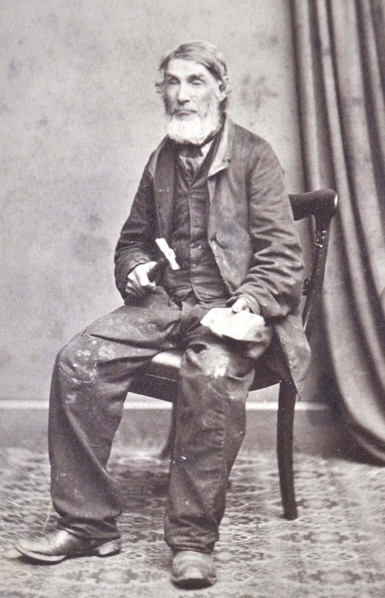8/ in the 1870s Jack made an living selling ‘dooplicates’ and demonstrating  #knapping, but was arrested in Malton as ‘rogue and vagabond’. Alfred C. Elliott took a ferrotype in Jun 1872 at Stamford, which he sold for a shilling a piece (possibly this image?).   @yorkmuseumtrust