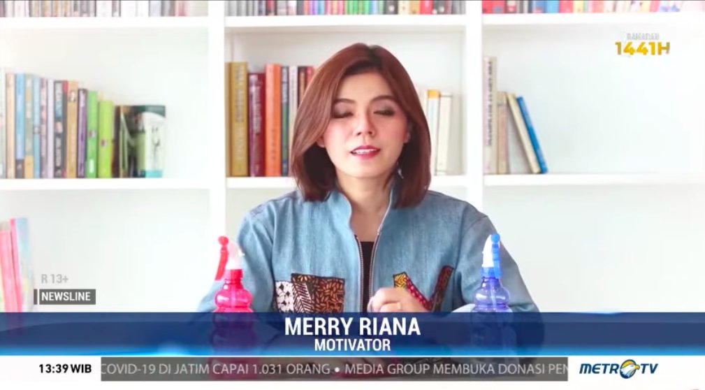 Peran dan Fungsi Rak Buku dalam Tayangan TV Selama Masa Pandemi Corona.