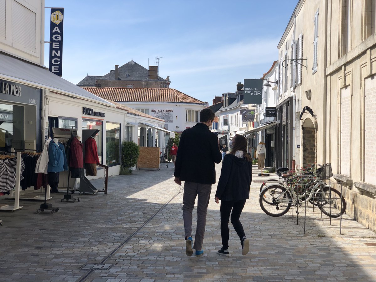 Ile2Noirmoutier's tweet photo. Les portes ré-ouvrent, les sourires renaissent, le soleil est revenu ☀️ https://t.co/7zgWALQidP