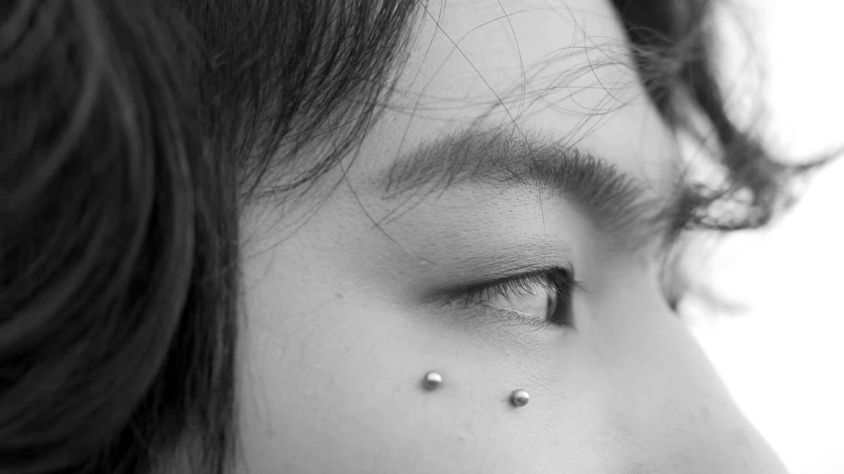 he was also asked about his nose stud and his antieyebrow piercing he got back in January, and he kindly explained that he just wanted to prove that piercing are not a bad thing, he also said he felt like he was “responsible for his like” while making it 