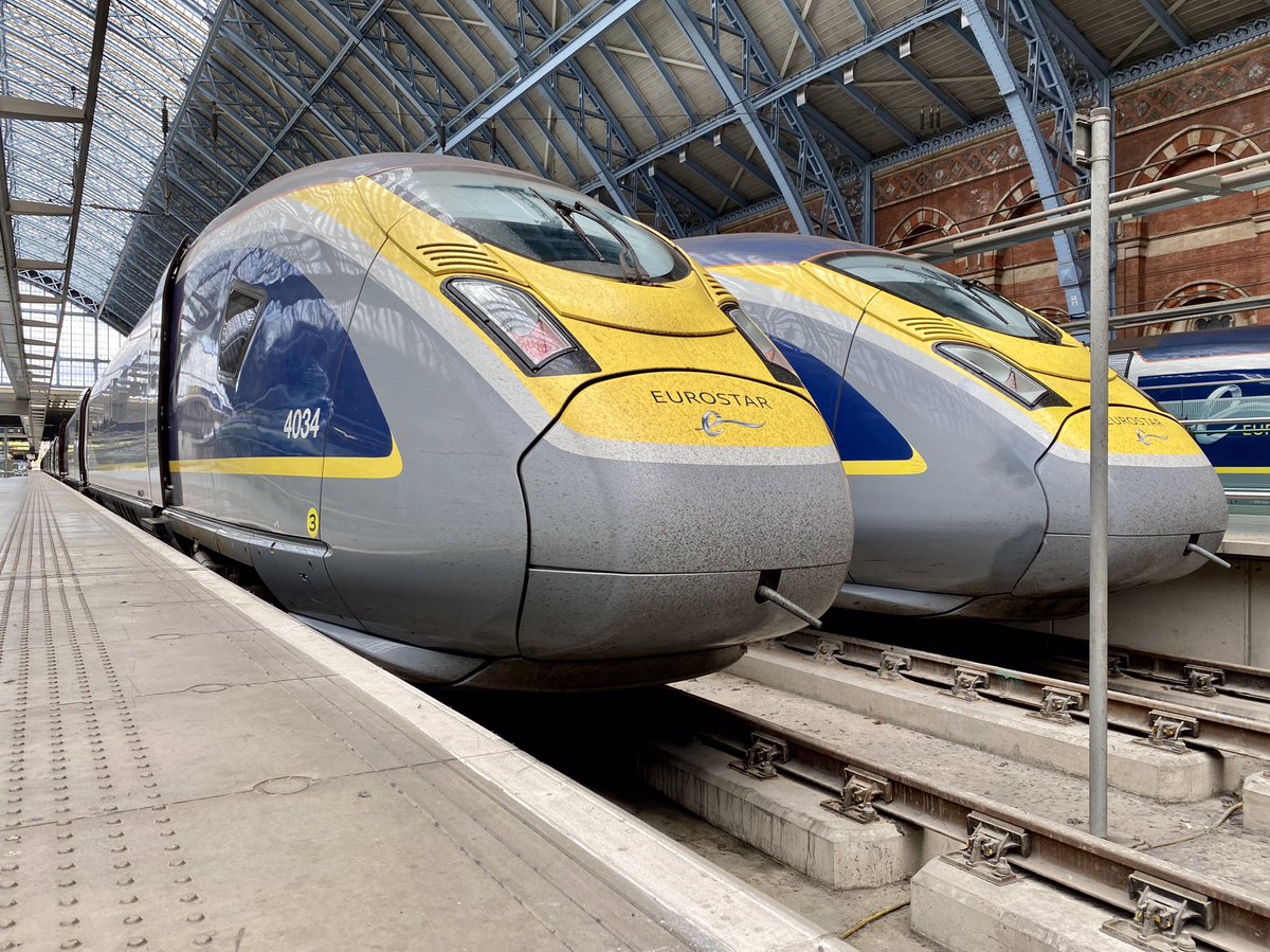 TrainManagerJo's tweet photo. My last shift of the week. Welcome aboard @eurostar #ES9126 , your daily link from London to Brussels for essential travel. If you’re travelling with us on this train today, get in touch if you have questions about the journey. We’ll be non-stop #TrainTwitter #travel https://t.co/RtlKN3Nexb